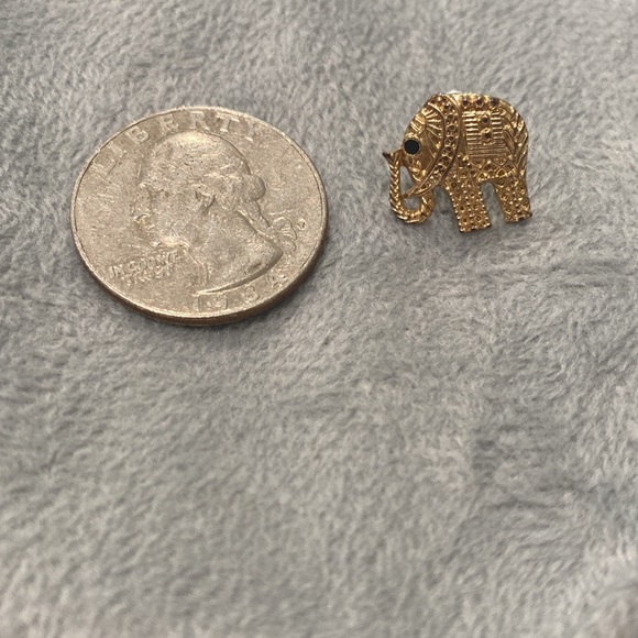 Cute little elephant earrings! - Picture 2 of 3